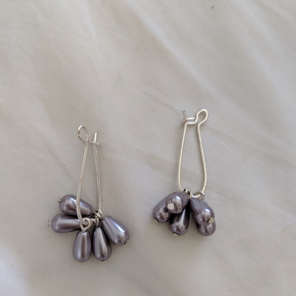 Ann Taylor Drop pearlized earrings